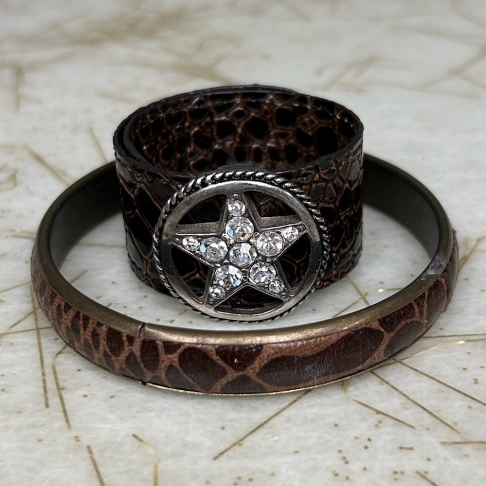 Set of Two Leather Bracelets with Star and Giraffe Print Design Western Texas